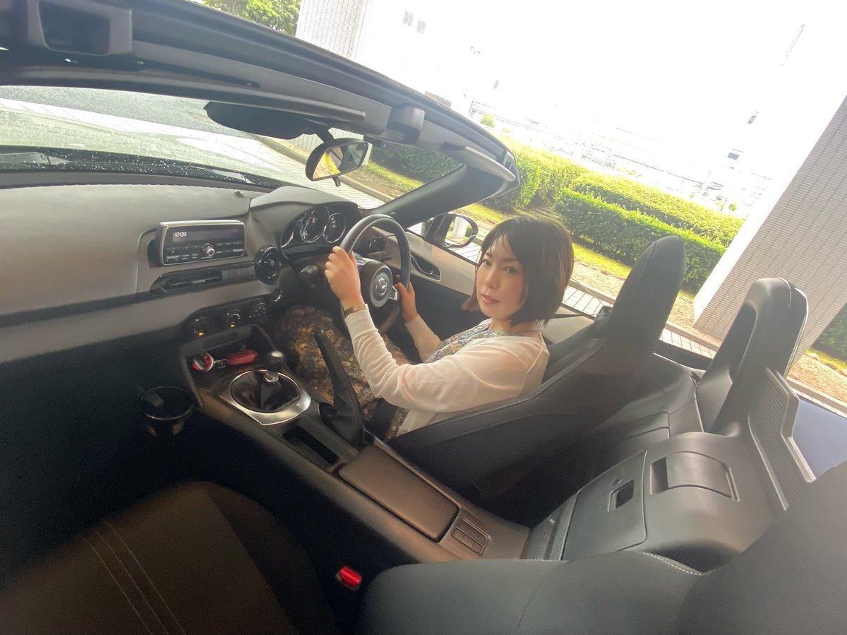 kazumi1772's tweet photo. beecarの大人の夏休みというイベントに参加させていただきました🚘
マツダのロードスターを試乗しました😆
#beecar #mazda #ロードスター https://t.co/YNOoakHUhD