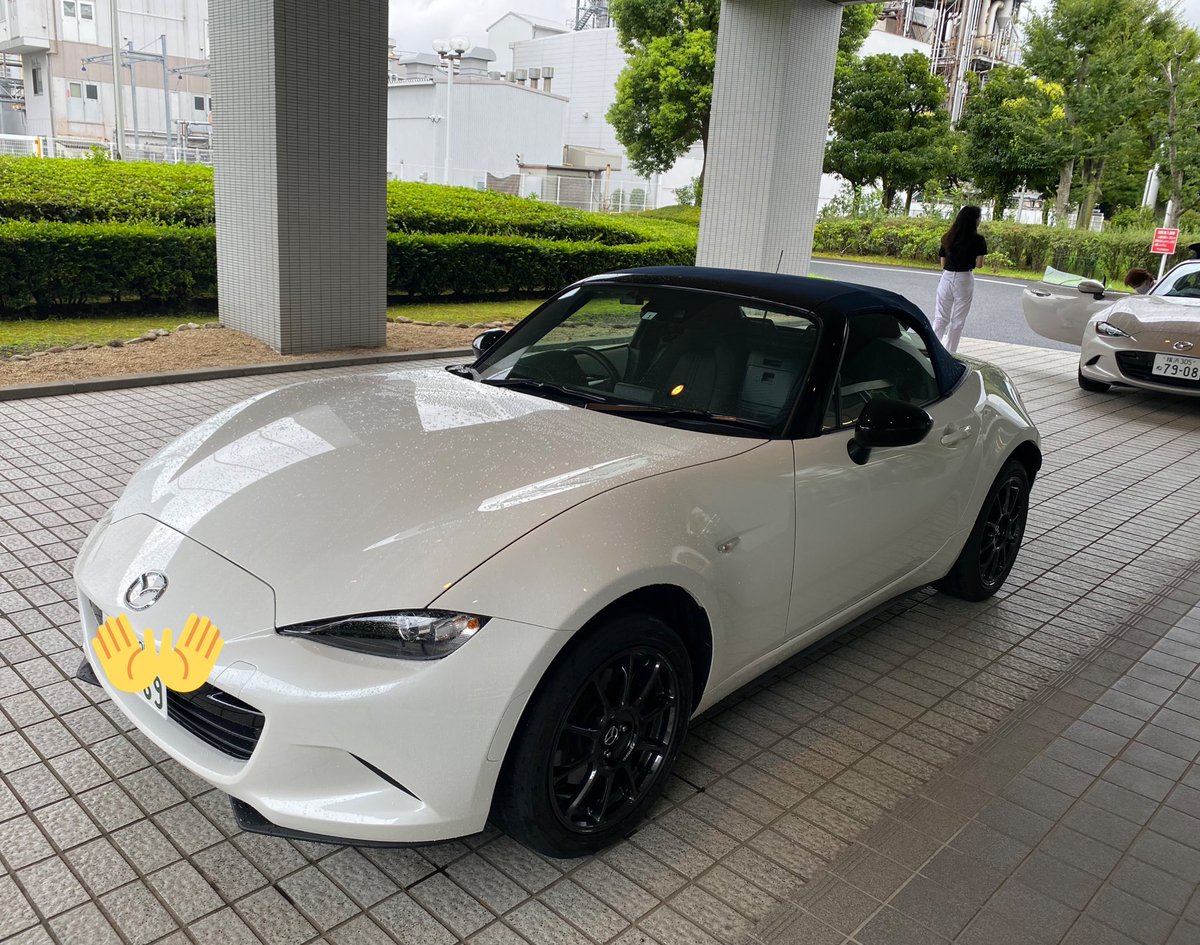 kazumi1772's tweet photo. beecarの大人の夏休みというイベントに参加させていただきました🚘
マツダのロードスターを試乗しました😆
#beecar #mazda #ロードスター https://t.co/YNOoakHUhD