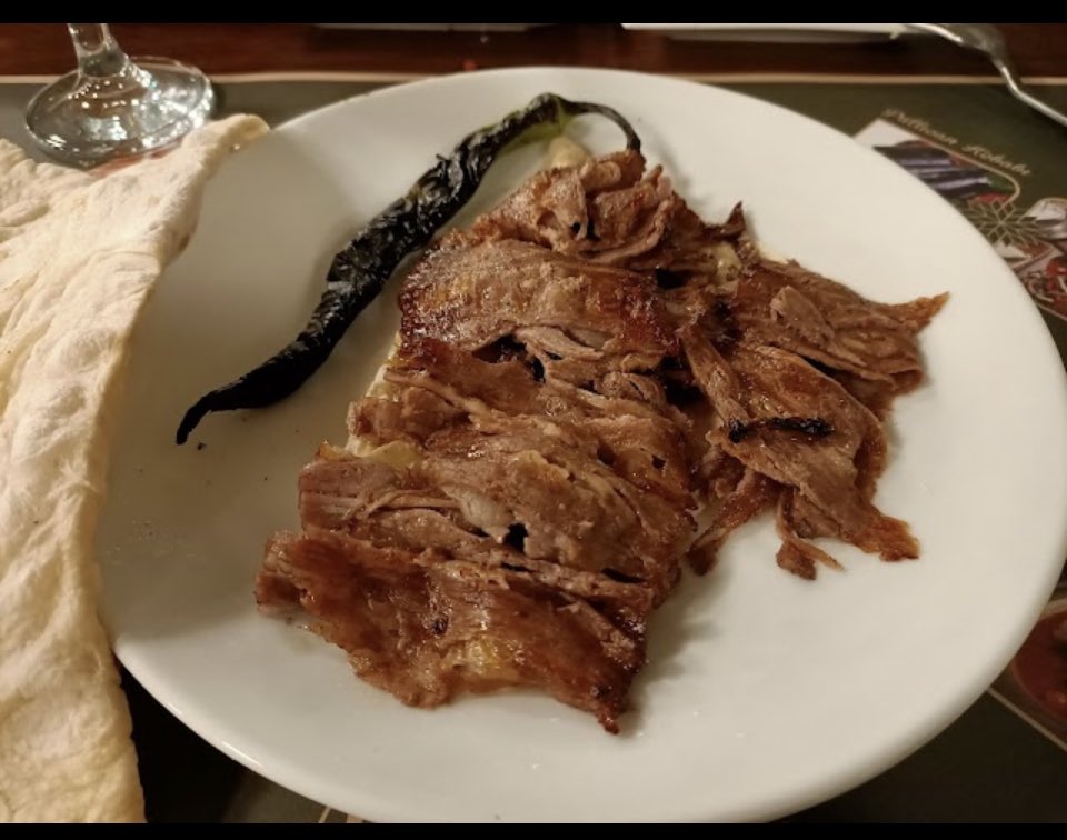 nerdeneye's tweet photo. Bursa’da bir Antep lezzeti şöleni👏 Antep lahmacunundan ,baklavasına yediğiniz hiç bir tattan pişman olmazsınız. Özdemiroğlu baklava #gaziantep #lahmacun #baklava #gurme #sedat_peker #SavcilarNEREDE #mebogretmenidinle #pazar #GulsenYalnizDegildir #HakanUral https://t.co/cAJAtwSsvC