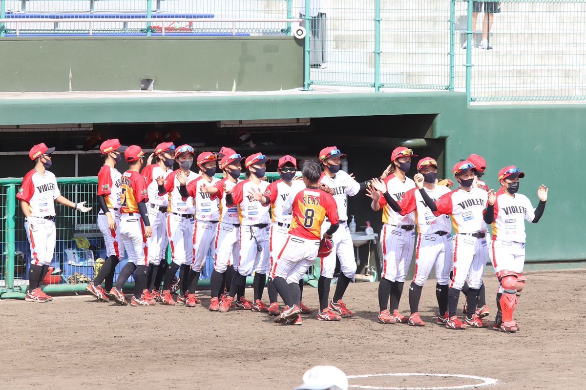hv2018_official's tweet photo. 連盟関係者の皆様、球場関係者の皆様、円滑な大会運営をありがとうございました。
LIVE配信や一球速報、グッズ販売など大会の盛り上がりを感じ、女子野球の発展に私たちも貢献できるように頑張りたいと強く思いました。
1回戦での雨天中断時、水抜きにご協力いただいた皆様にも感謝申し上げます。 https://t.co/kzlyKZilA1