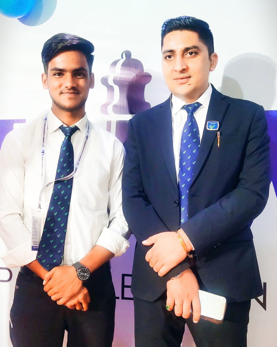 Vimalkumarshrof's tweet photo. "Photo with Legend, Guru, Mentor, Greatest upline Mr. @kd_official_15 (Kuldeep Singh Sir).."
.
.
सफल होना चाहते हो, तो सफल लोगों के साथ रहना शुरू कर दो, और उनके बताए हुए मंत्र पर काम करना शुरू कर दो, सफल हो जाओगे...!!✌️✌️That's it. https://t.co/s2Eg6nwJQp