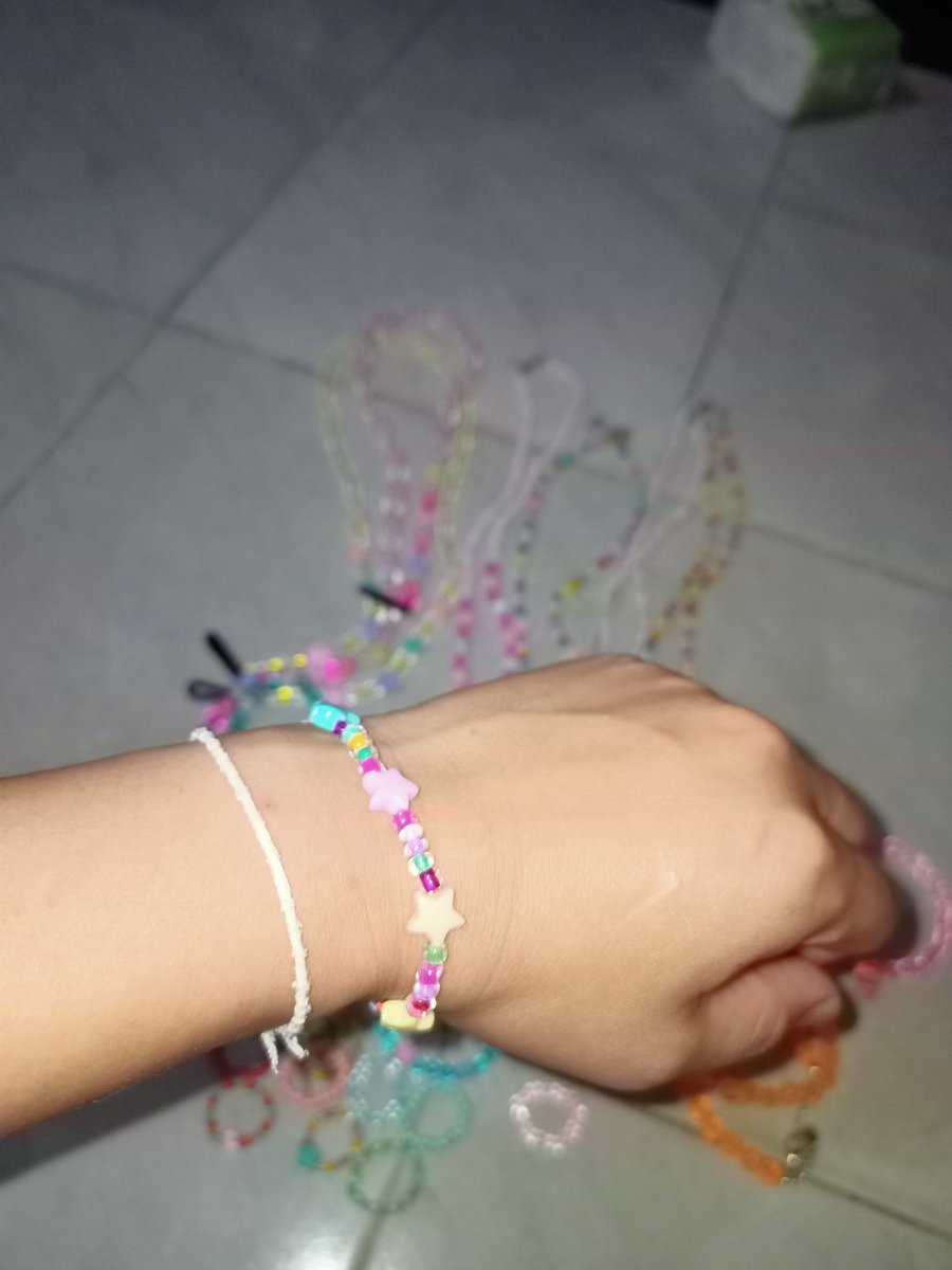 NatPimpaporn's tweet photo. #สร้อยข้อมือลูกปัด
#สร้อยคอลูกปัด
#แหวนลูกปัด 
#สายคล้องโทรศัพย์
#สายคล้องแมส
#พวงกุญแจ
#ราคาส่ง
#ส่งฟรี
สินค้าคละแบบคละลายให้นะคะ ขั้นต่ำ 1โหล ส่งฟรีทุกรายการ เป็นงานร้อยเอง มีแค่อย่างละเส้น ไม่ซ้ำใครแน่นอนจ้าาา https://t.co/1Ryqa4rvbn