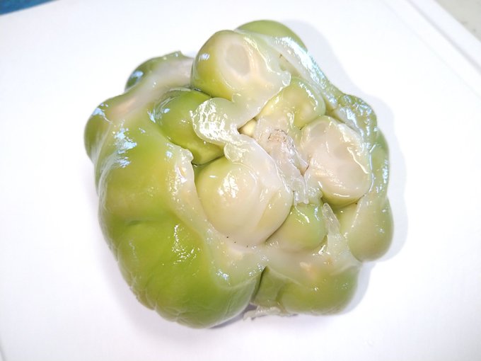 初めて食べる丸ごとのザーサイ。とりあえず4分の1にごま油少々。(゜д゜)ンマーイ!! 結構ピリッとくる。これは良い。 