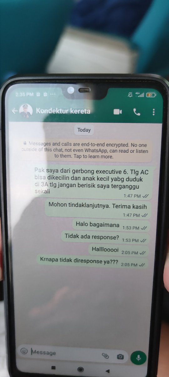beni3bee's tweet photo. Dear @KAI121, gile ya klean! Gw bayar gerbong eksekutif Argo Lawu Tambahan dr Yogya ke Gambir, di kasih gerbong butut dan kaya akan sinar matahari tanpa ada tirai.
Kursi reot peot. Dan toiletnya dekil kyk toilet di pasar tradisional, malah lebih bersih disana. 🤬🤬🤬 https://t.co/nnzBdfCbVT