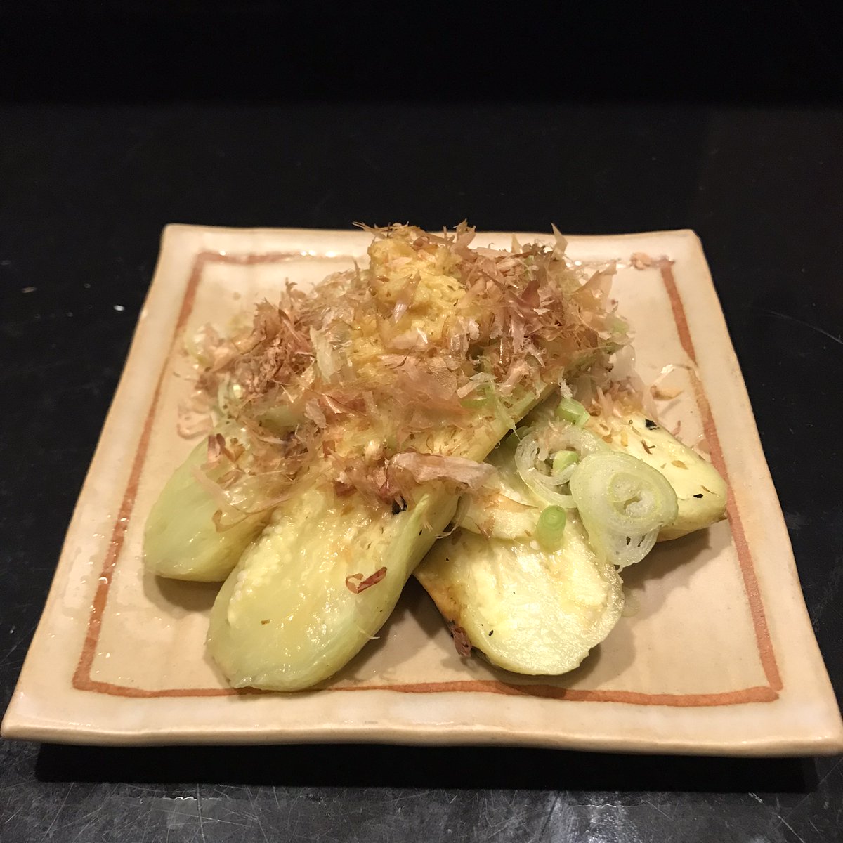 endenmama's tweet photo. 本日のおすすめ、焼き茄子です。
すだちの生搾りサワー＆ハイボールも
始めました。合わせてどうぞ😄

#鎌ヶ谷居酒屋
#えんでん
#久しぶりすぎてすみません https://t.co/ldx2KgBOpY
