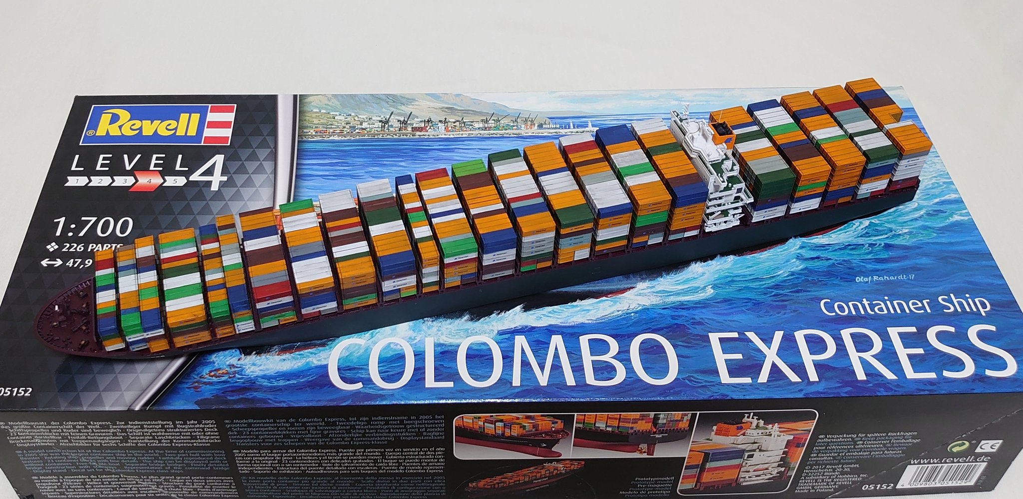 Revell Germany 1/700 scale Container Ship Colombo Express