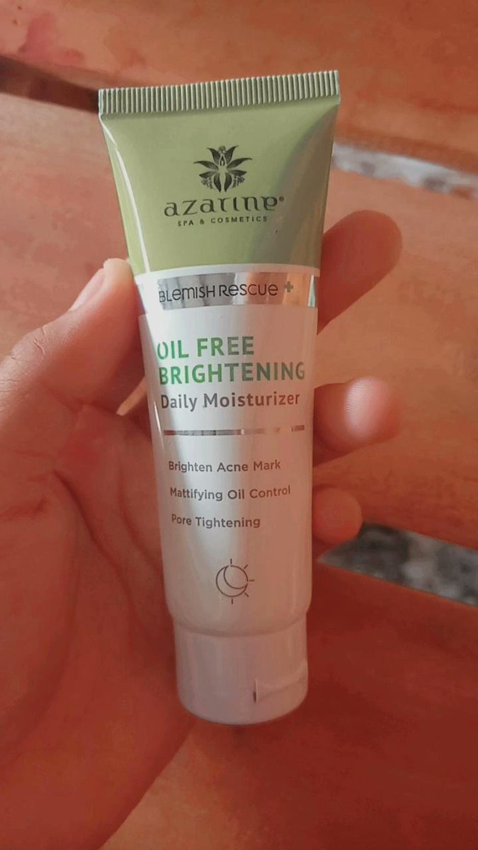 ZeeyaHassan's tweet photo. Oil Free Brightening Daily Moisturizee dari Azarine
Rangkaian Blemish Rescue dari Azarine emang the best sih, aku sampe kecanduan make nya,coba dech! https://t.co/UsUcmtbKPy