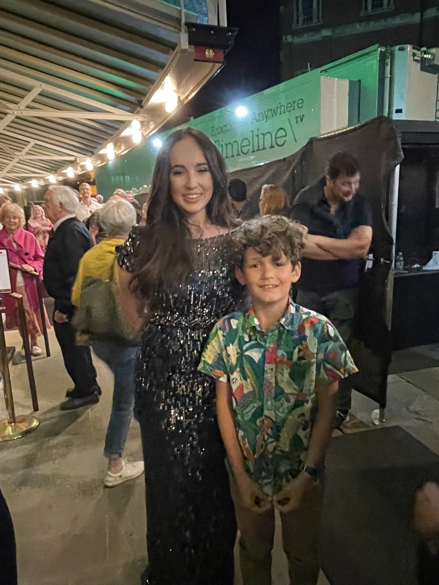 NaturetasticWH's tweet image. Last night was amazing @bbcproms #EarthProm… then this happened!!
Thank you @MeganMcCubbin for coming out to meet me and for your encouragement, it was brilliant to meet you!