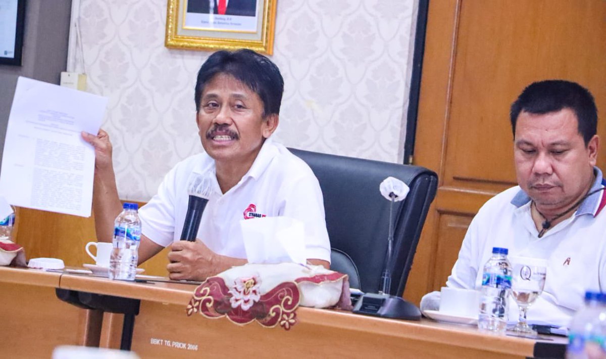 BarantinRI's tweet photo. Ka @barantan_ri, Ir Bambang, MM  memberikan arahan  kepada jajaran pimpinan Karantina Pertanian yang memiliki wilayah kerja di 7 pelabuhan terkait prosedur operasi standar  terkait pengawasan rekomendasi impor prdk hortikultura
.
#JagaNegeri
#KarantinaPertanian https://t.co/5WEq1vRYnP
