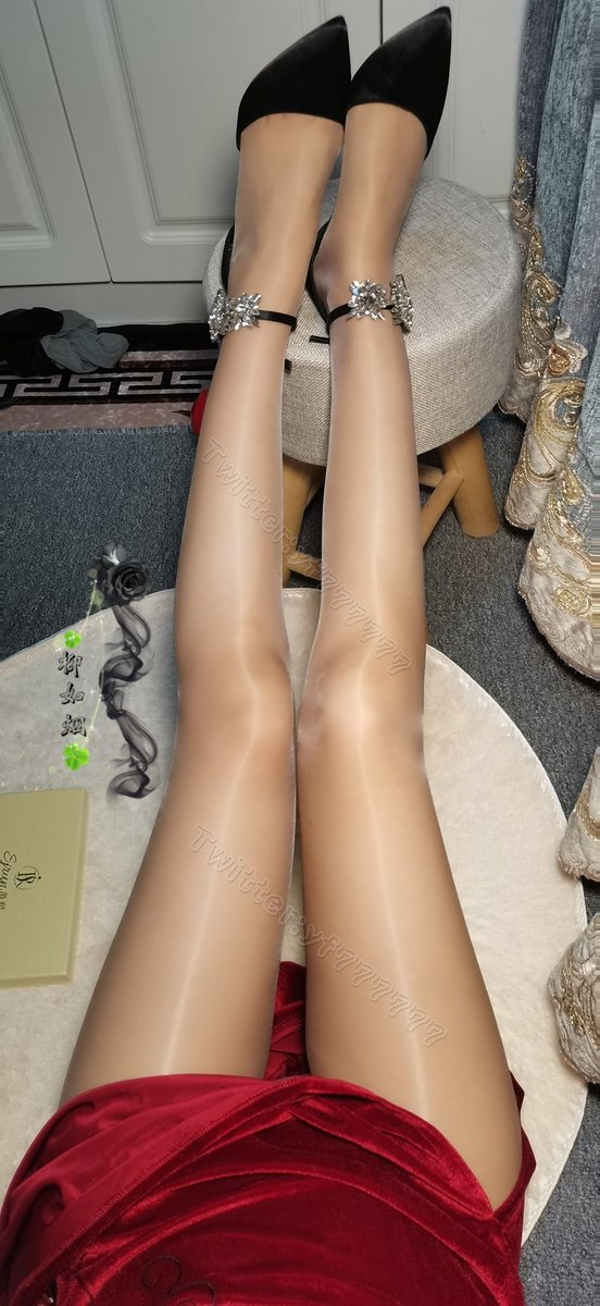 放眼望去，那是一抹抹碧绿的倩影，当蝴蝶乱舞在其周围，当枝条上的露珠不忍离去，这或许，就是生命的盎然与生生不息…
@Sjrun_ （K1）系列 #汲润绝妙触感 #汲润丝袜 https://t.co/4juV7BfLG1