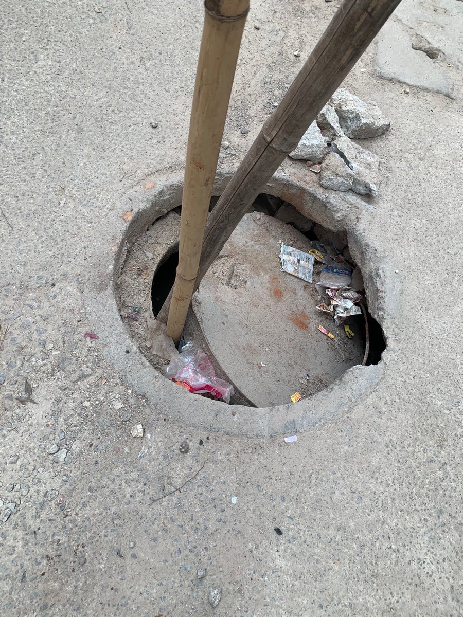 krsnaradhe's tweet photo. @HMWSSBOnline @DgmAliabad Manhole cover fallen into manhole since 7 days and no response from authorities leading to accidents and traffic issues for 4 wheelers
Kindly do needful 
Location: Opp Dattu Tiffin Centre, Badam Masjid Lane, Behind Nagam Complex, Laldarwaza https://t.co/PrxPApZneK