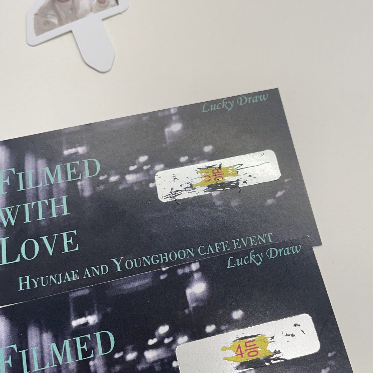 밀빵둥이들 카페에 다녀왔어요오💙
#너의_그_미소를_보고_내가_웃었어 
#쳐다보면_더_힘이_나니까  

미친연애도 야무지게 추천하고 옴!♡ 랜덤 엽서특전도 원하는거 뽑구 나눔 특전도 너무너무 이뻤어요♡♡ 하 럭드 더 살 걸 후회된댜 걍 다 쓸어올 걸 싶어요..