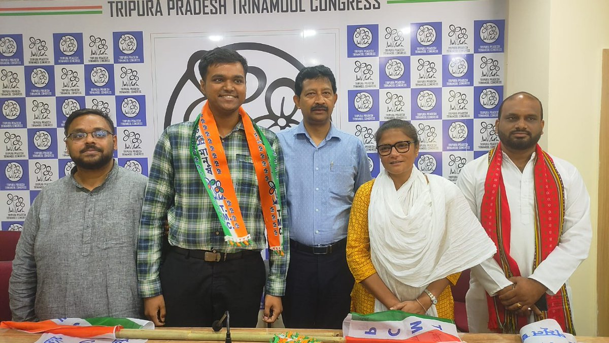 AITC4Tripura's tweet photo. আজ আমাদের সঙ্গে যোগ দিলেন টিডিএফ ছাত্র পরিষদের রাজ্য সভাপতি শিবম সাহা।

উপস্থিত ছিলেন স্টেট ইনচার্জ @RajibBanerjeeWB, সাংসদ @SushmitaDevAITC, ত্রিপুরা তৃণমূল ছাত্র পরিষদের স্টেট ইনচার্জ নীলকমল সাহা, সাধারণ সম্পাদক অমিত সাহা, রাজ্য যুব কমিটির সভাপতি সান্তনু সাহা। https://t.co/G9SWcnLFWi
