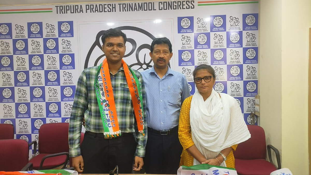 AITC4Tripura's tweet photo. আজ আমাদের সঙ্গে যোগ দিলেন টিডিএফ ছাত্র পরিষদের রাজ্য সভাপতি শিবম সাহা।

উপস্থিত ছিলেন স্টেট ইনচার্জ @RajibBanerjeeWB, সাংসদ @SushmitaDevAITC, ত্রিপুরা তৃণমূল ছাত্র পরিষদের স্টেট ইনচার্জ নীলকমল সাহা, সাধারণ সম্পাদক অমিত সাহা, রাজ্য যুব কমিটির সভাপতি সান্তনু সাহা। https://t.co/G9SWcnLFWi