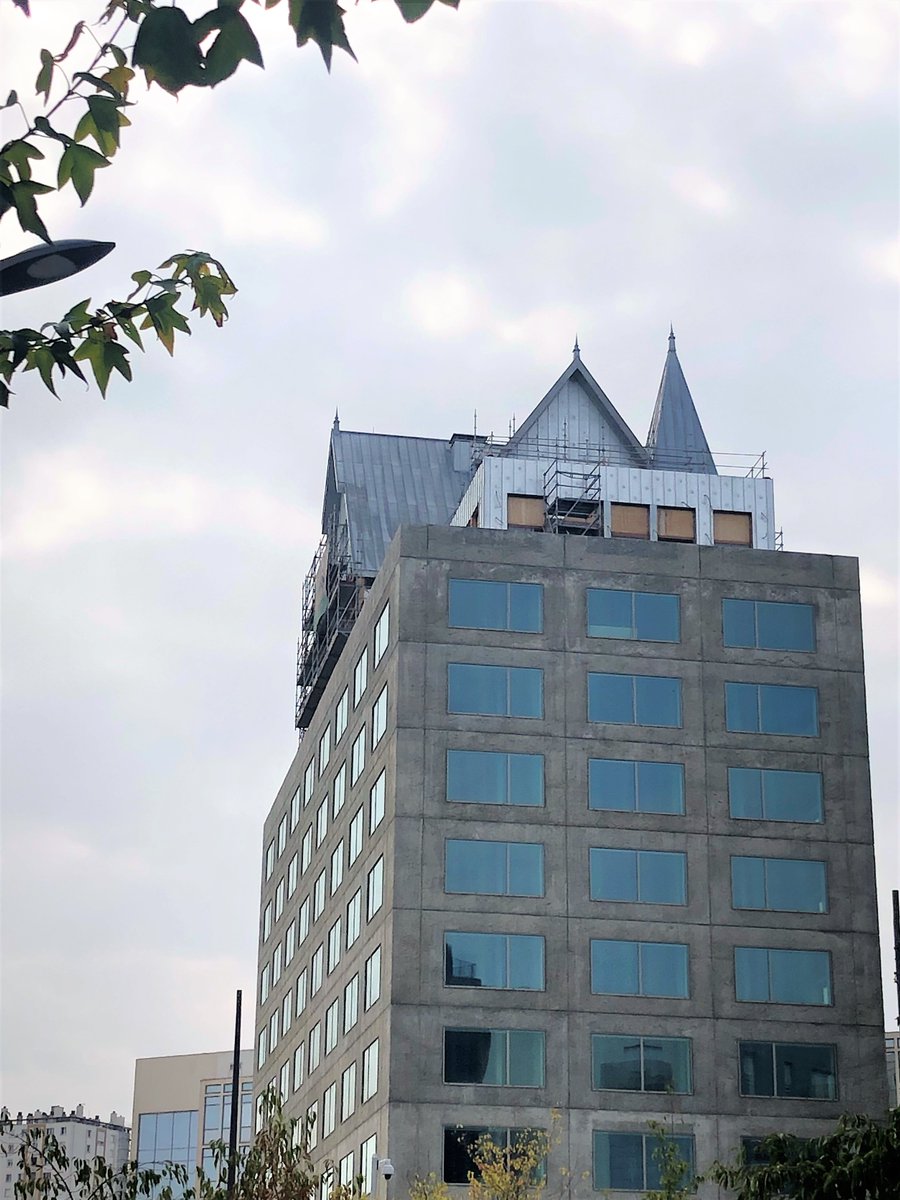 SylvieLeguil's tweet photo. Quand Philippe #Starck imagine un manoir sur le toit d'un hôtel ! "Maison #Heler" en construction à #Metz. https://t.co/KXCwqut6Et