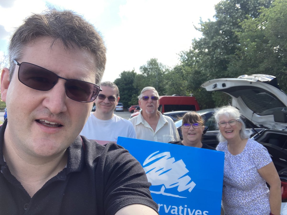 tomgcunningham's tweet photo. Great team out campaigning in #Braintree and #Bocking yesterday. A fantastic summer of connecting with the electorate, listening to their concerns and delivering leaflets. @Conservatives https://t.co/CLyo4rXs7k