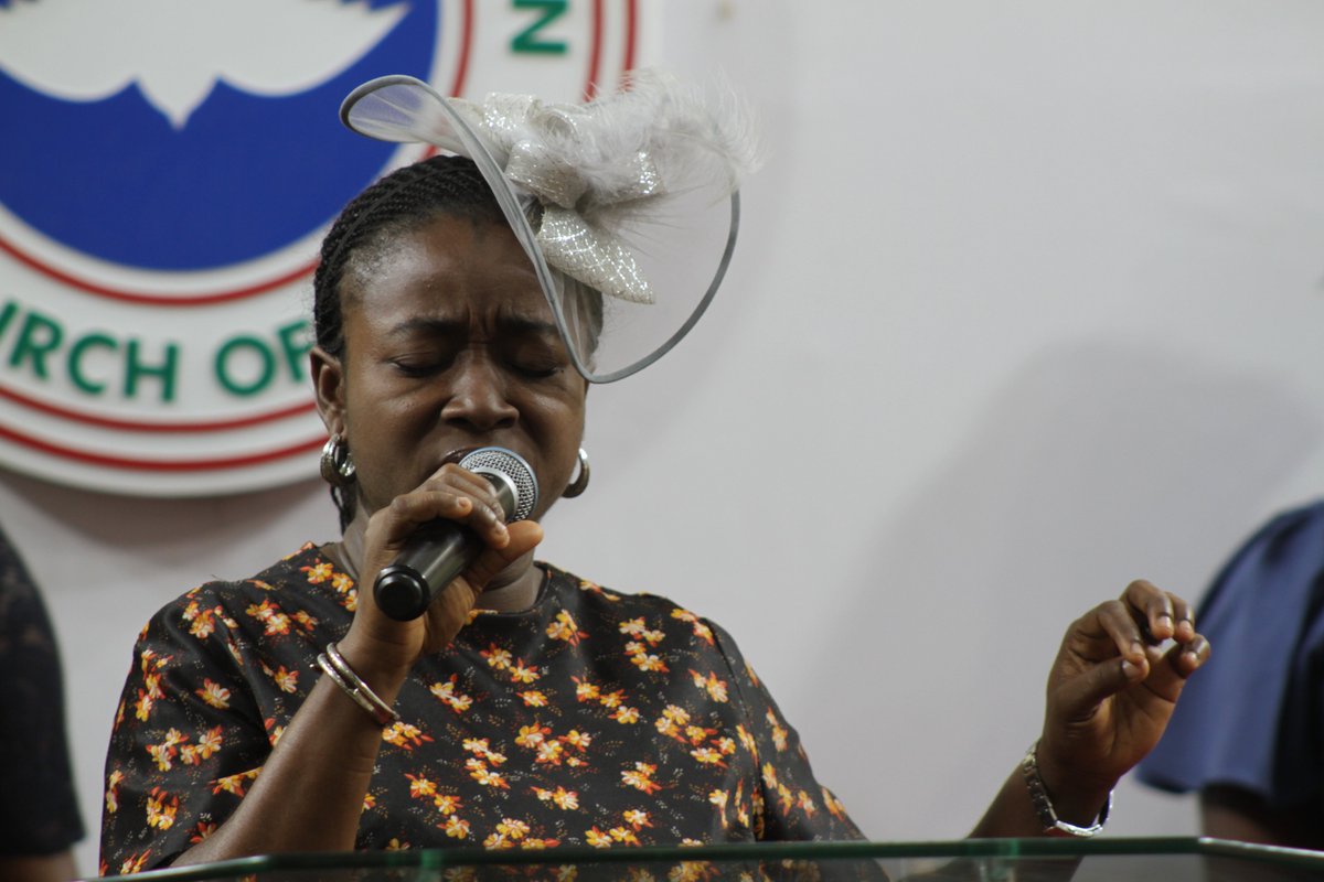 rccgmsp's tweet photo. Opening Prayer:
Sis. Nsikak Adegbite
#SundayService #ThanksgingSunday #RCCGMSP #RCCG #serviceonline #PerfectJubilee #ComeOut https://t.co/LfsGYYe3nO