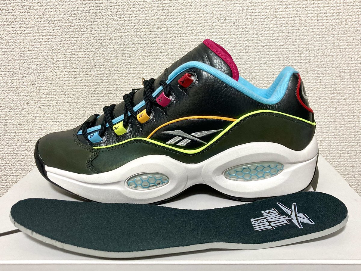 OhtakiM's tweet photo. 三足目‼️
Reebok
Question Low JUST DANCE
サイズ 27.5cm
SALE価格、初リーボックとなります‼️
各所色んなカラーで塗られているところが面白い😄
説明文からするとバッシュじゃない雰囲気漂う一足😅
#Reebok
#questionLow
#JUSTDANCE https://t.co/MkZzGkHiaB