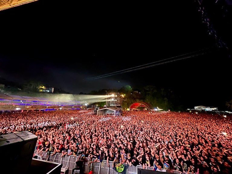 IronMaiden's tweet photo. Thank you Curitiba!

#IronMaiden #LegacyOfTheBeastWorldTour #KillerKontent https://t.co/5lt4aJJYel