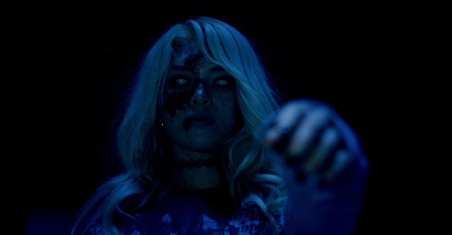 HabisNontonFilm's tweet photo. Buat yg lagi mood nge-horor weekend ini, minton rekomen Urban Myths yg masih tayang di bioskop.

Ada 10 cerita dalam film ini, hampir semuanya terasa dekat dgn kehidupan sehari-hari.

"Wanita Berbaju Merah" &amp; "Tembok" paling favorit. https://t.co/H6Vbb6jHbV