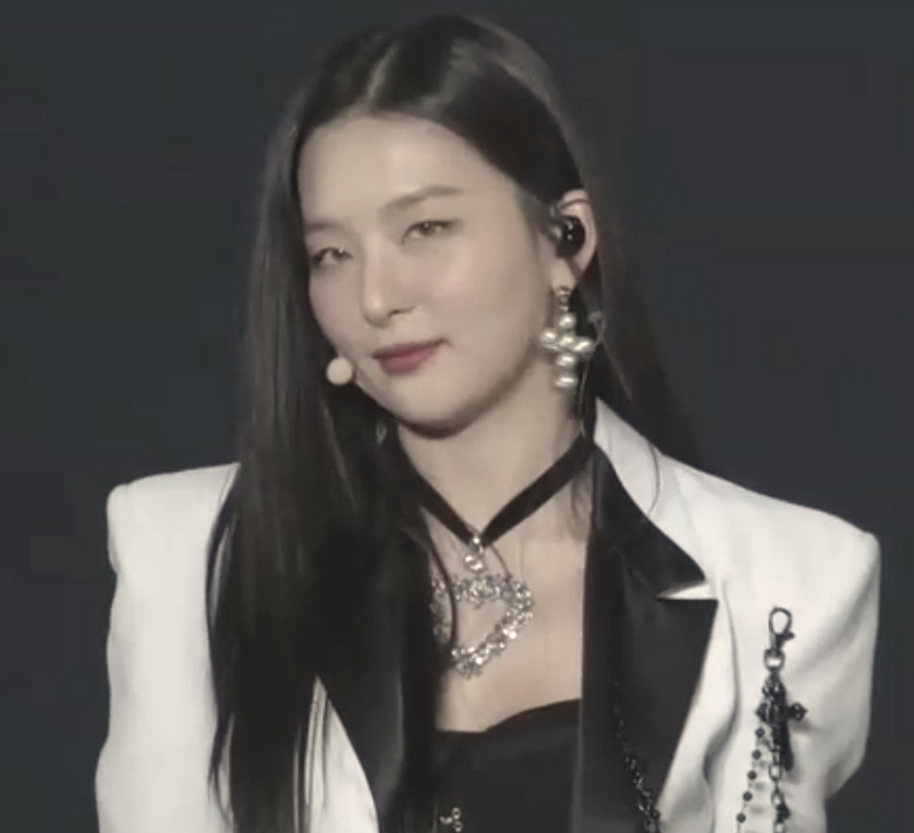 myseulgi0210's tweet photo. seulgi so beautiful and cute 😳😘🐻😩😩😩 https://t.co/qXFL7lESYN