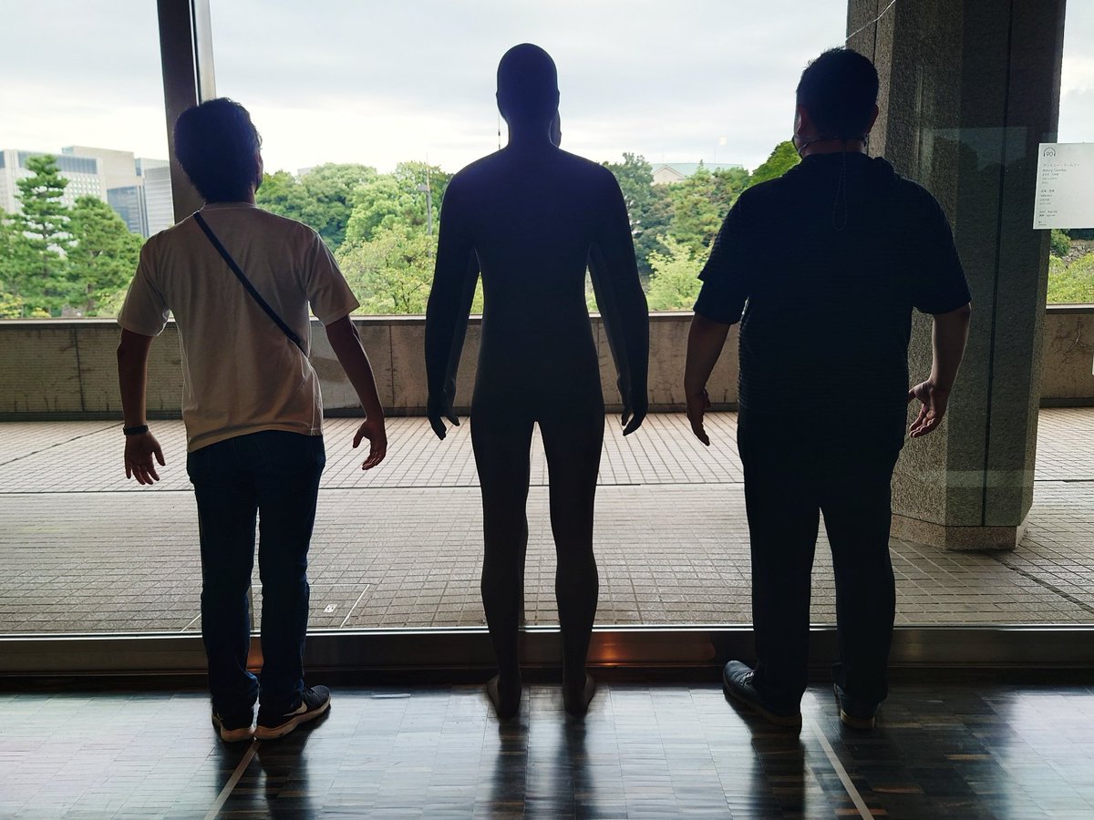 shimensoka04's tweet photo. シメンソカに新メンバー？！(笑)
正体はMOMATに住んでた謎の男です。

＃国立近代美術館
＃MOMAT https://t.co/buMQjTuDLD