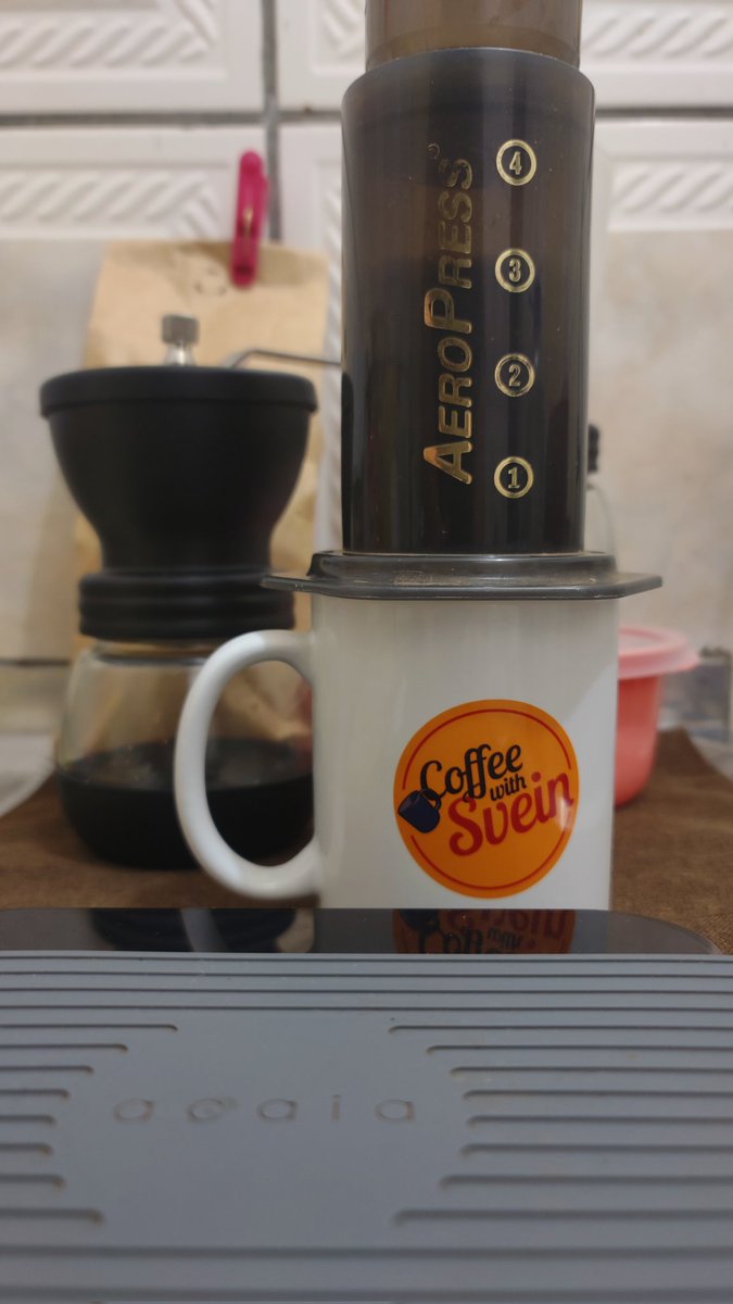 Practicing my AeroPress technique. After adjusting the grinder a little, it turned out really good. Coffee from <a href="/PereiraVillela/">Café Pereira Villela</a> is fantastic!
#specialtycoffee #CoffeeTime #Coffee #aeropress