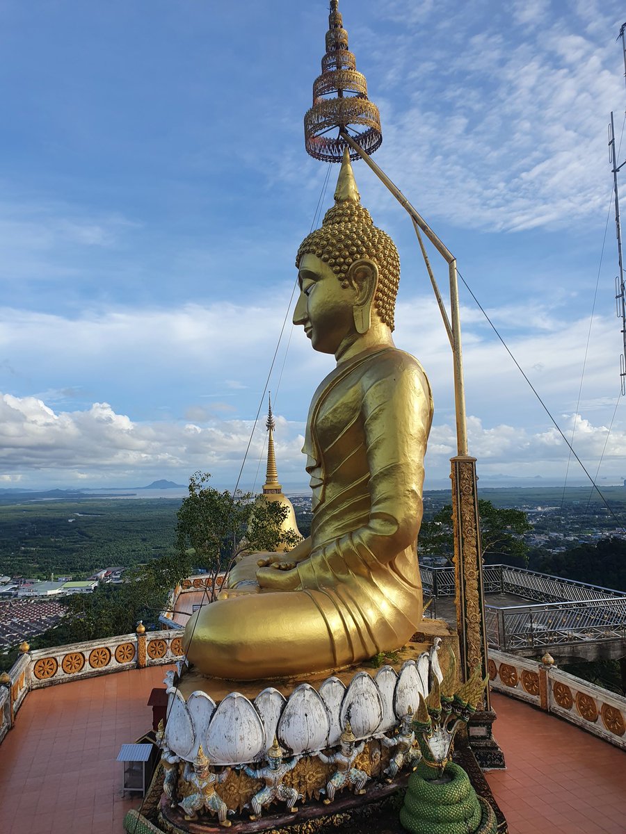 4urFortune's tweet photo. Going on top of a mountain to visit a temple yesterday with chat, look at this view π it was a hard walk up but worth it
#Vtuber #Vlogathon https://t.co/IOXEbSkkvN