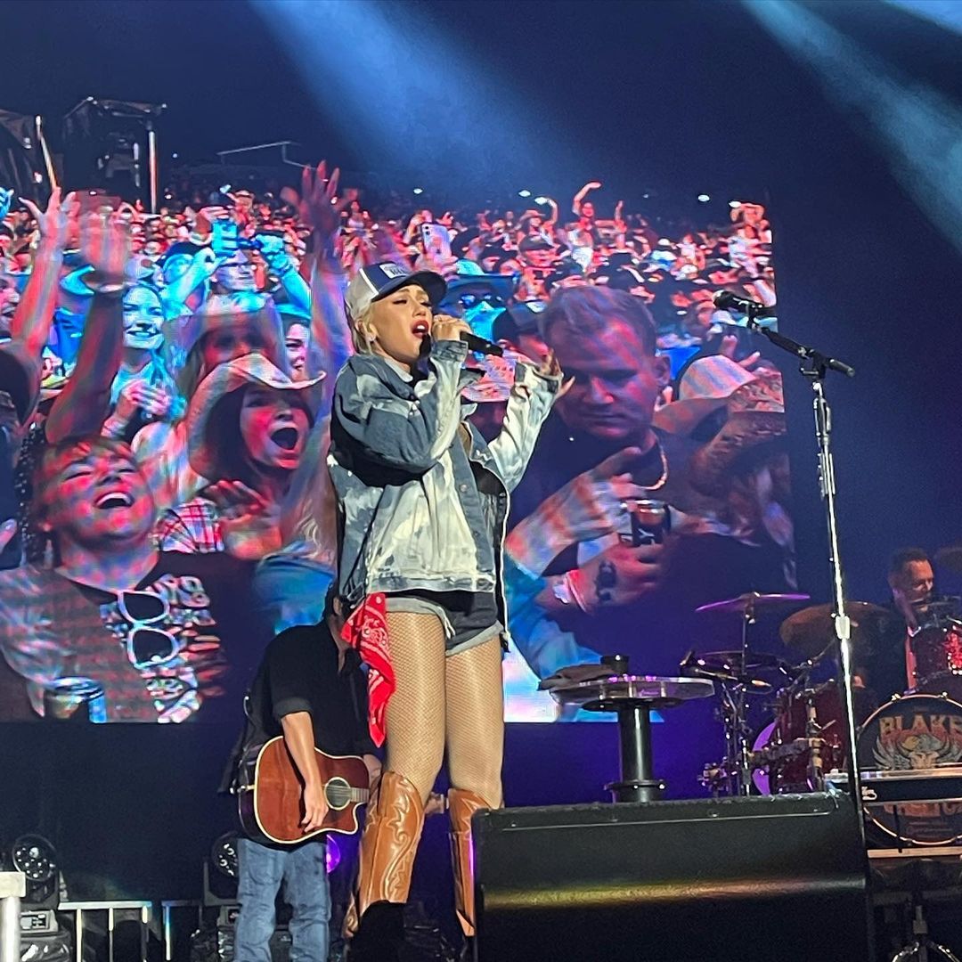 iloveBlakexGwen's tweet photo. Gwen Stefani and Blake Shelton at YQM Country Fest in Dieppe, New Brunswick, CA | 8/27/2022

📸: justified_88 https://t.co/CGRyiT52rw