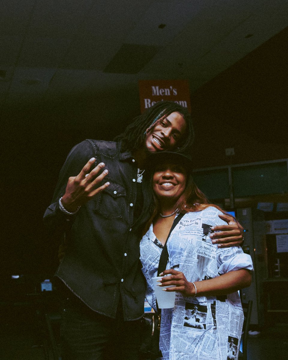 da backbone of the fam 🤞🏽💙 ma dukes . momma 12 👸🏽