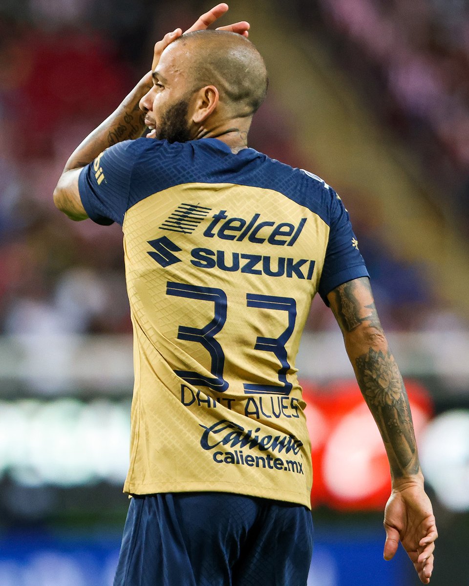 ESPNDeportes's tweet photo. Las Chivas derrotaron 3-1 a los Pumas y refuerzan el mal momento que vive el conjunto universitario 🐏. https://t.co/Qzyhg2fqR9
