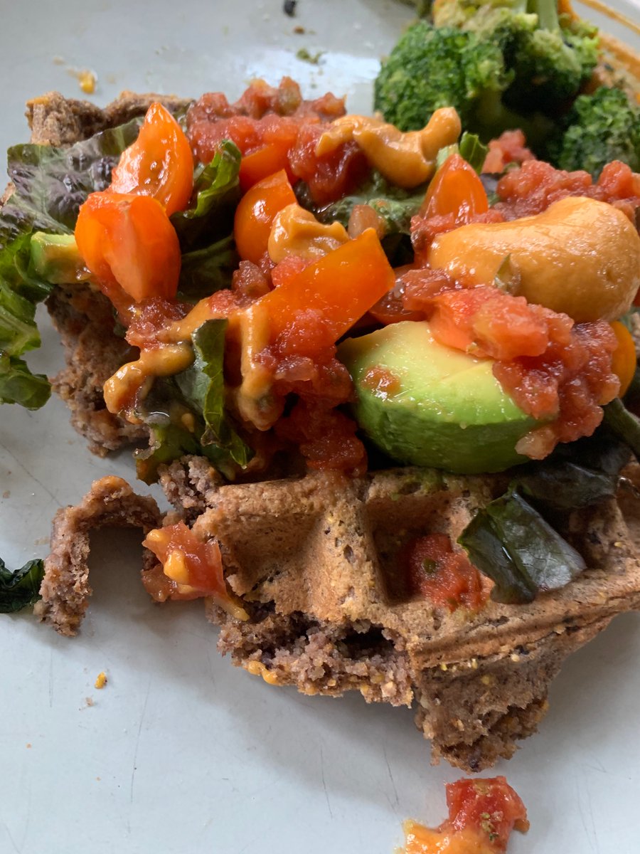 jjblumenrose's tweet photo. Taco waffles for dinner last night — refried bean and cornmeal waffle with allll the toppings. Absolute game changer

Hit me with your favorite savory waffle recipes! Bonus points if already plant based :) https://t.co/ldkonN1UJY
