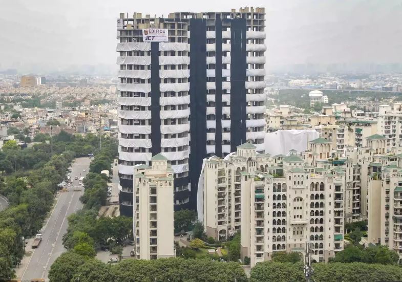 Starboy2079's tweet photo. Why Twin Towers of Noida will be demolished today by blast (Explained)

Apart of India Pak match, one news that is going to be in buzz today is demolition of Twin Towers in Noida.

This is the story of unlimited greed of a builder, corruption of Govt officers and

1/11 https://t.co/5W9nc8vH7N