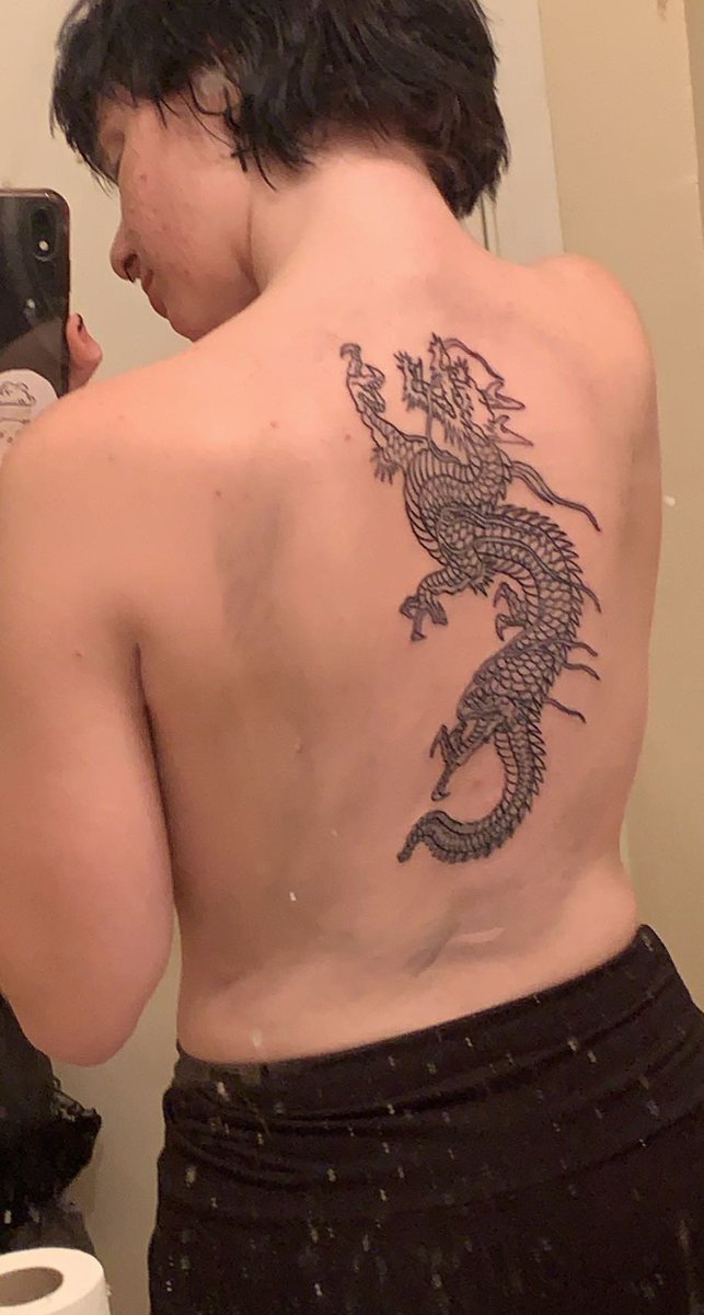 Cha0ticKitsu's tweet photo. my first ever tattoo🐉✨what do you think?
#tattoo #tattoos #dragon #dragontattoo #tattooedgirls #tatted #tattedgirls #TheGirlWithTheDragonTattoo #onlyfans #onlyfansgirl #model #backtattoos #spinetattoos #lineart #linearttattoo #firsttattoo #linkinbio #CLICKTHELINKINMYBIO #cutie https://t.co/95DRE6mo9M