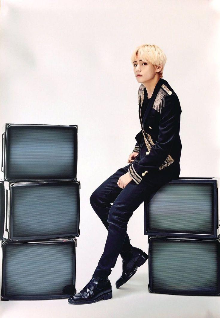 taeluvspace's tweet photo. Remember this Taehyung? https://t.co/B4tBHMVaig
