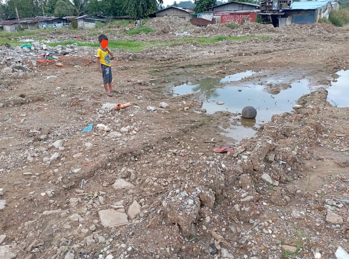 pichiemwua's tweet photo. "PUTANGINA NIYO PAHIRAP AT SALOT SA KAPWA"

Jan pa lamang ay makikita mo na ang galit ng masang walang ibang hiling kundi mamuhay nang maayos, ngunit pinagkakaitan ito ng makasariling naghaharing uri. 

Sumama tayong ipaglaban ang lupang pangarap!!!✊🏻 https://t.co/gfkYKs3aHg