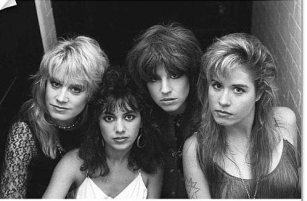 Been long time tweeting for the bangles #thebangles 
#susannahoffs 
My first tweet 
#vickipeterson 
#debbipeterson 
#michaelsteele