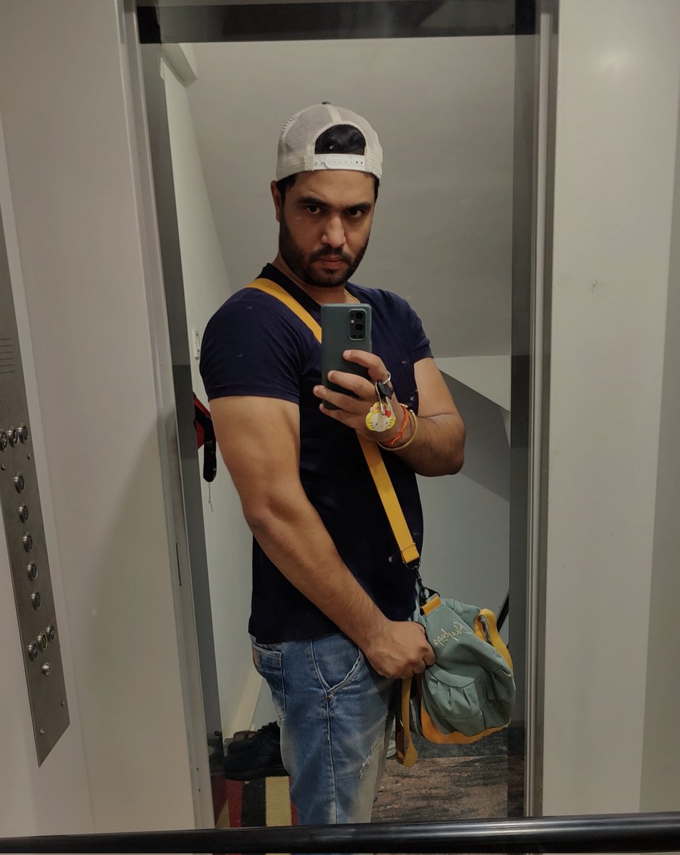ludduvlogs's tweet photo. 40 Days of Hardwork. 
Slowly and steadily getting back to where and how I was physically. 
Goal is not to be a bodybuilder but to be lean &amp; fit
#ludduvlogs #luffians #ludduofficial #lvsquad #youtubevideo #goodmorning #gymmotivation #goals #gym #gymlife #motivacion #hustle #gymlo https://t.co/FFSTNGf2sb