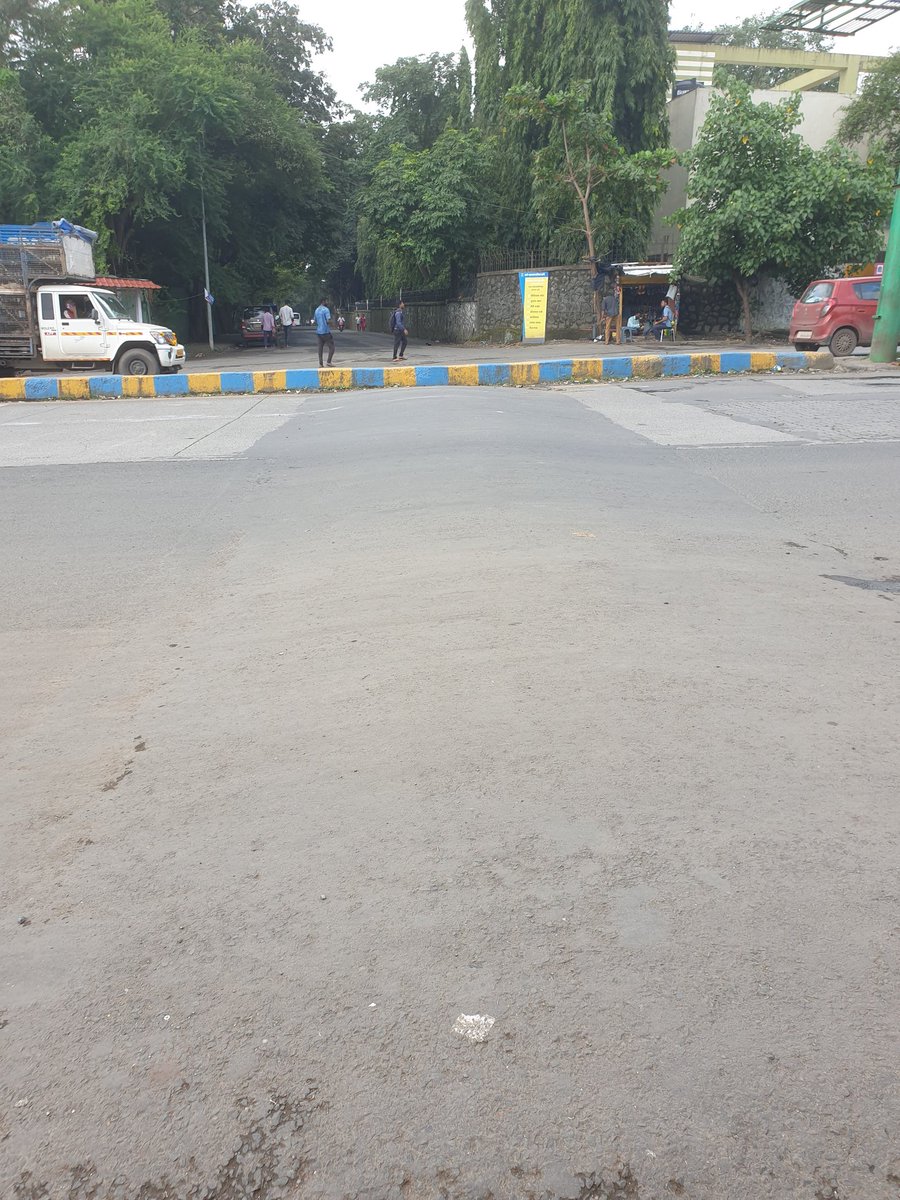 WilsonJosephP's tweet photo. Stood here for 10 minutes, saw 4-5 cars jumping over the breaker, need white Stripes @TMCaTweetAway @Homeoffaith @homeoffaith1 https://t.co/YgRg519GiU