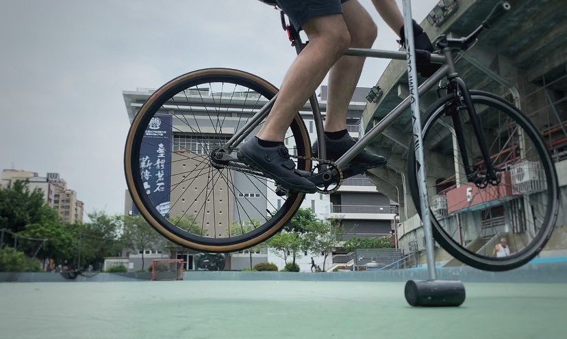 ipple181's tweet photo. 忘了打氣
#bikepolo #velopolo #bicipolo #tccbikepolo #bicycle #腳踏車 #單車 #單車馬球#腳踏車 https://t.co/AEKMEg6a1X