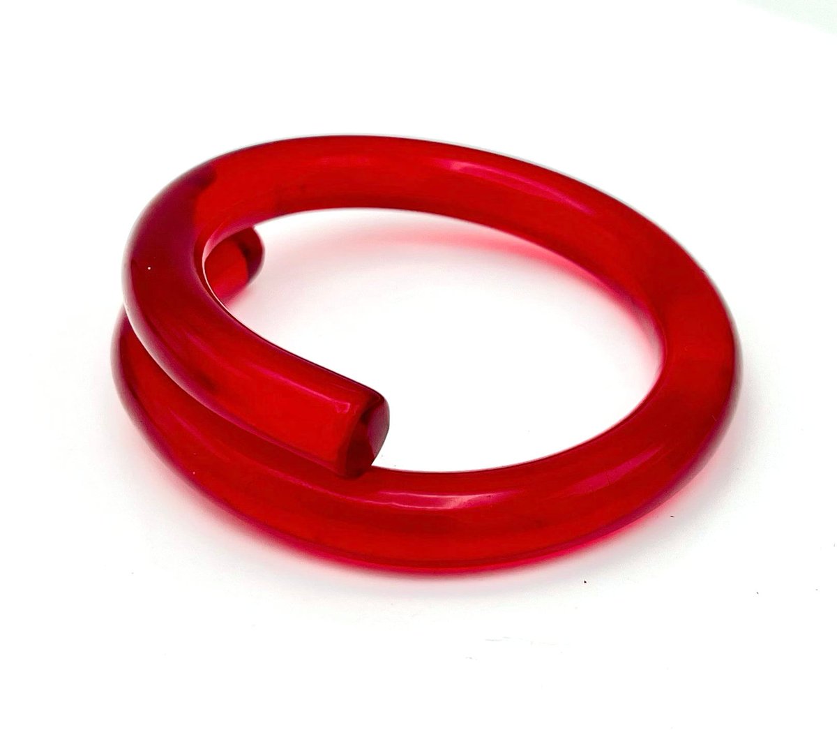 serendipitytrea's tweet image. Red Lucite Bangle wide plastic tube wrap around Mid century mod vintage Bracelet #LuciteBangle #LuciteBracelet 
$24.0
➤ etsy.com/listing/129325…