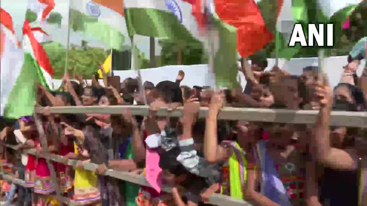 ANI's tweet photo. PM Narendra Modi receives a warm welcome from the people of Bhuj, Gujarat

He will inaugurate the 'Smritivan' memorial built in the memory of those who lost their lives in the earthquake of 2001

(Source: DD) https://t.co/qy4STWx6Hb