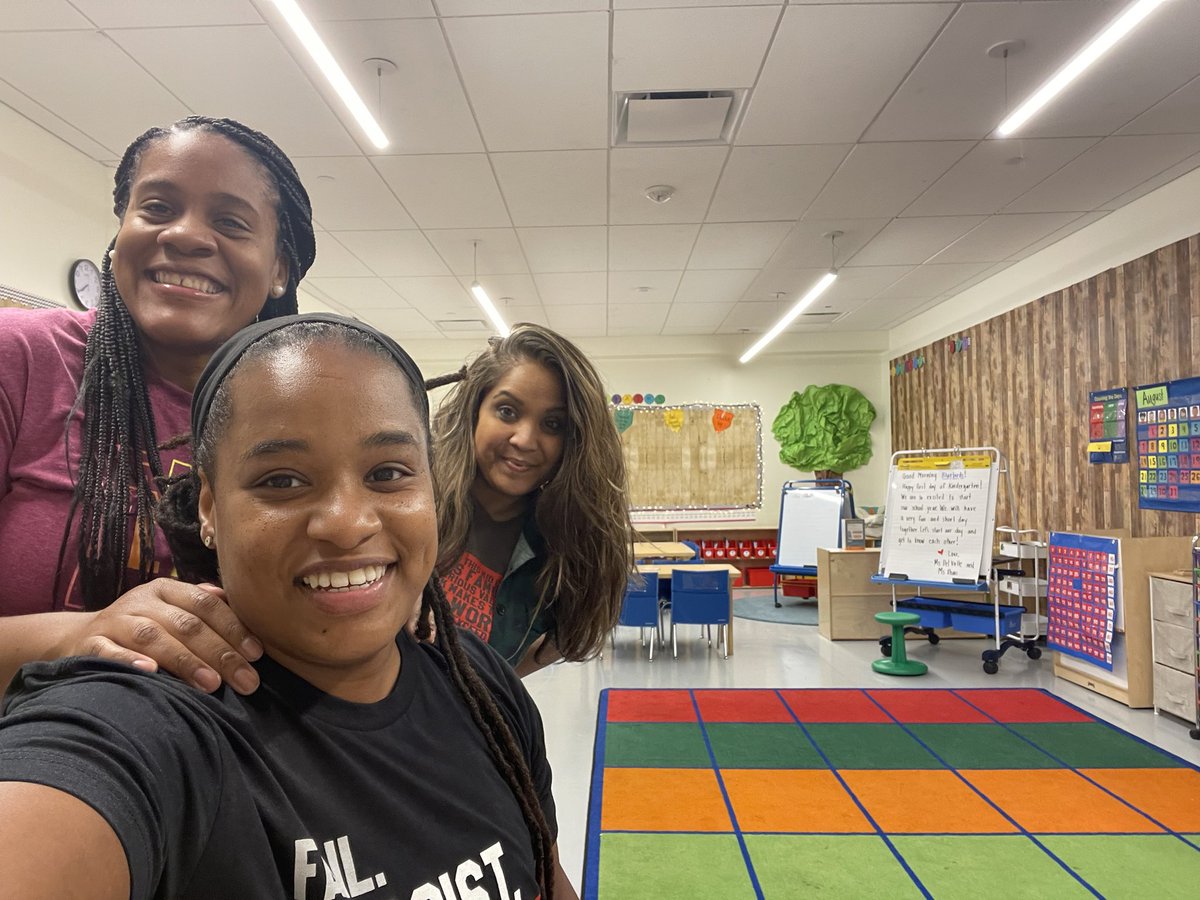ClarisaForNY's tweet photo. This week I help my colleagues set up classrooms in preparation for the first day of school on Monday. I don't mean to brag, but I work with the most incredible teachers on the planet! #Wearedream #MottHaven #DREAM #TheBronx #Education #firstdayofschool #EducationEquity https://t.co/0xQuNkxwOA