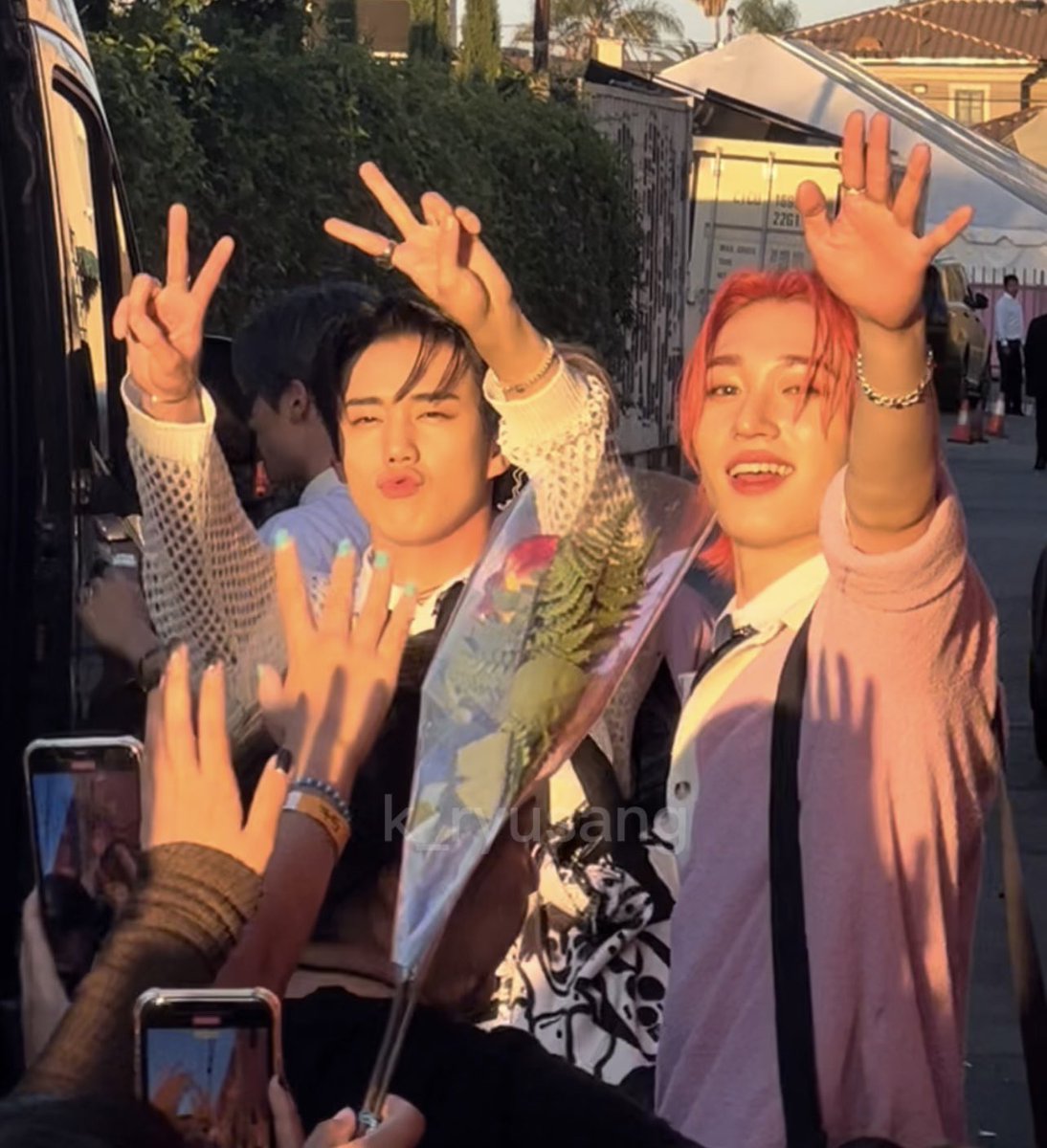 k_ryusang's tweet photo. intak &amp; theo being sunkissed <3 https://t.co/a7vBEcxdH2