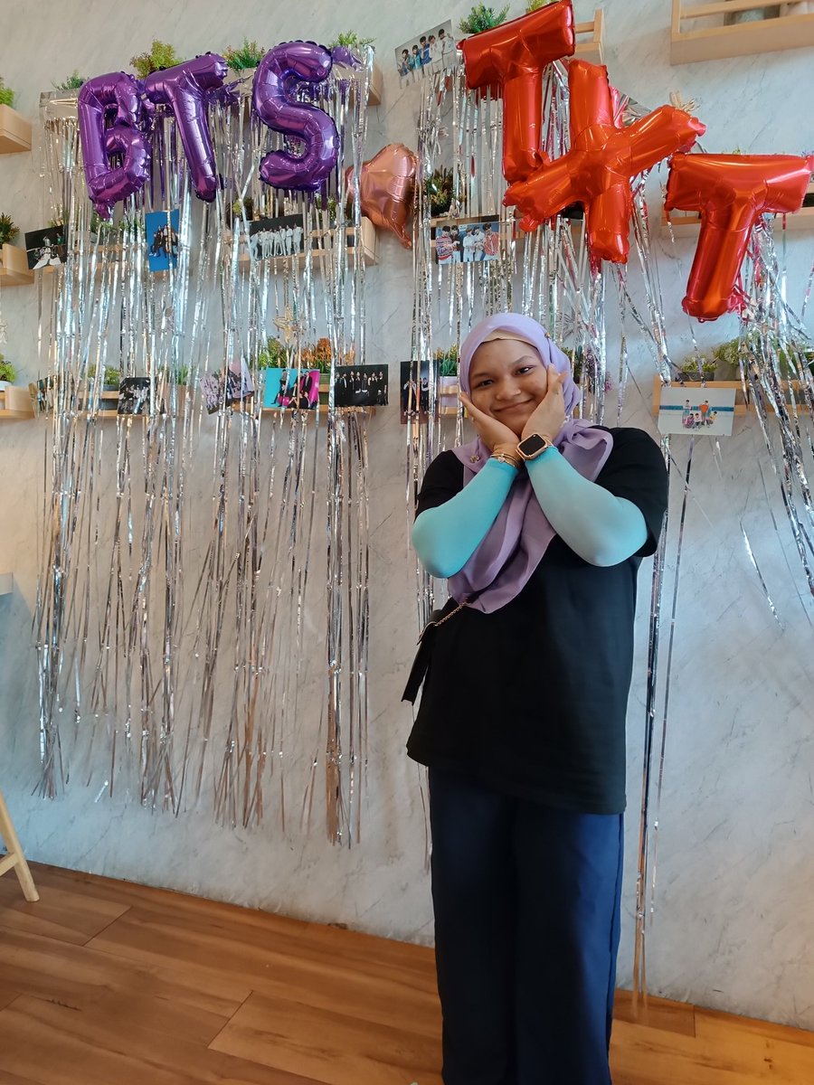 nanatata1234nur's tweet photo. Thank you for having this event for both BTS X TXT cupsleeve. Got so many freebies and very good discount for one of the booth there. Got BTS, TXT and Enhypen set. My friend is ARMY while me myself is a MOA. So, we both had fun. 
@DreamProjectMY
#playdatewithbts #elysianyeonkai https://t.co/oWM6uPq8Aa