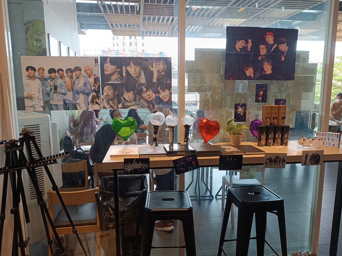 nanatata1234nur's tweet photo. Thank you for having this event for both BTS X TXT cupsleeve. Got so many freebies and very good discount for one of the booth there. Got BTS, TXT and Enhypen set. My friend is ARMY while me myself is a MOA. So, we both had fun. 
@DreamProjectMY
#playdatewithbts #elysianyeonkai https://t.co/oWM6uPq8Aa