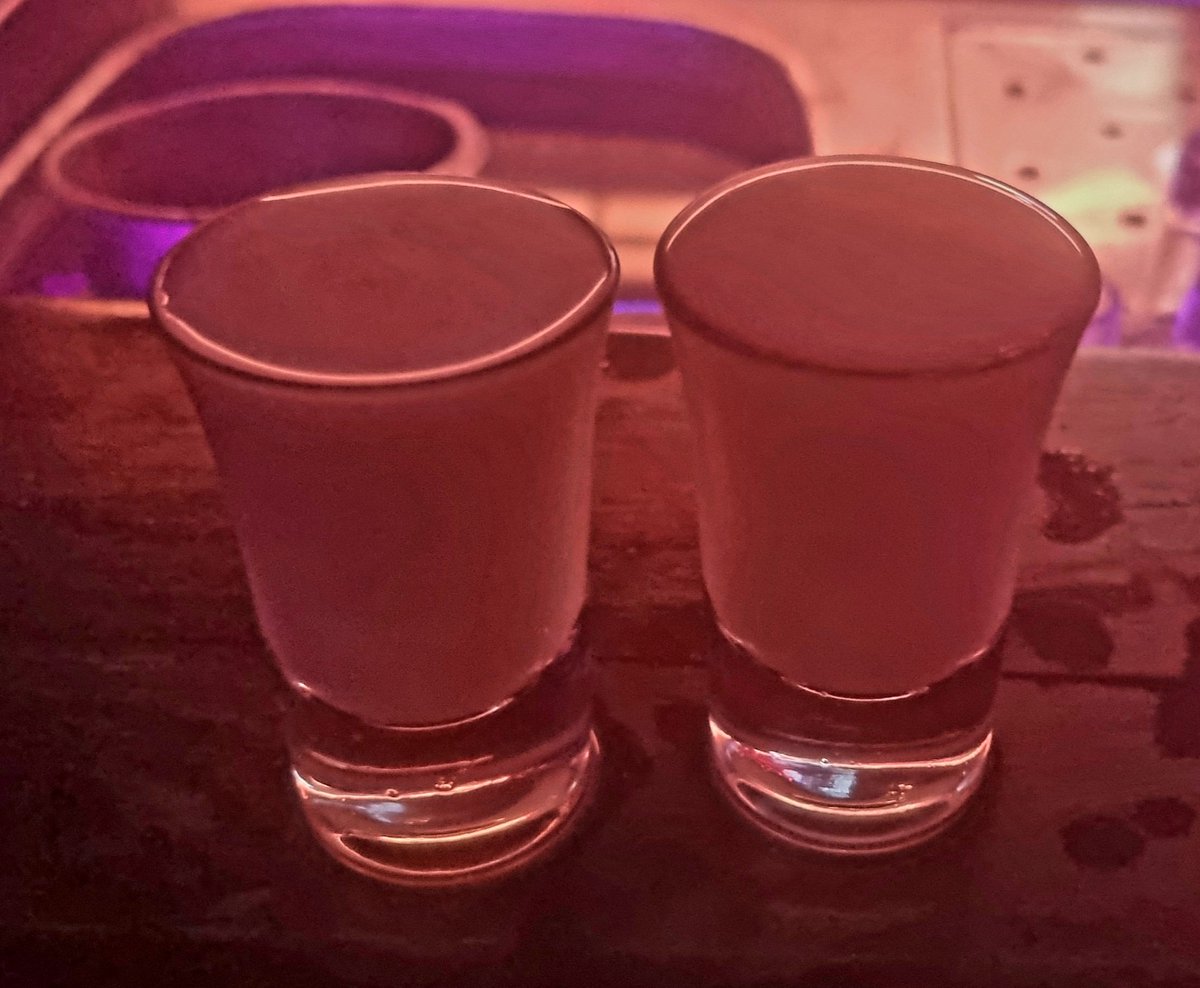 grietje2306's tweet photo. Zo. We liggen. Weltrusten! 😂
#Noorderzon #Groningen #Twister #DeDrieGezusters #Donovans #HetFeest #KleinAmsterdam #Shotjesbar https://t.co/Cgg5joJjeK