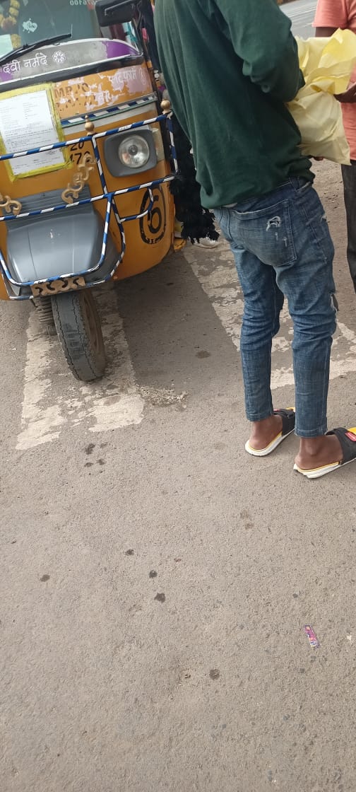 DarpanBank's tweet photo. *#दर्पण_रोटी_बैंक_सेवा_समिति*
*#284_वा_साप्ताह*
*#स्वर्निम_शनिवार*

आज शनिवार को खास बनाने में अंकित साहू जी की तरफ से 60 समोसे वितरण के लिए दिए गए।

और आज हमारे संचालक व सहयोगी *#सुम्मी_आहूजा_जी* की तरफ से उतपम की सामग्री दी गई थी । जिसे आज न बनाते हुए हम रविवार को बना��ंगे। https://t.co/vCbWFIUJQF