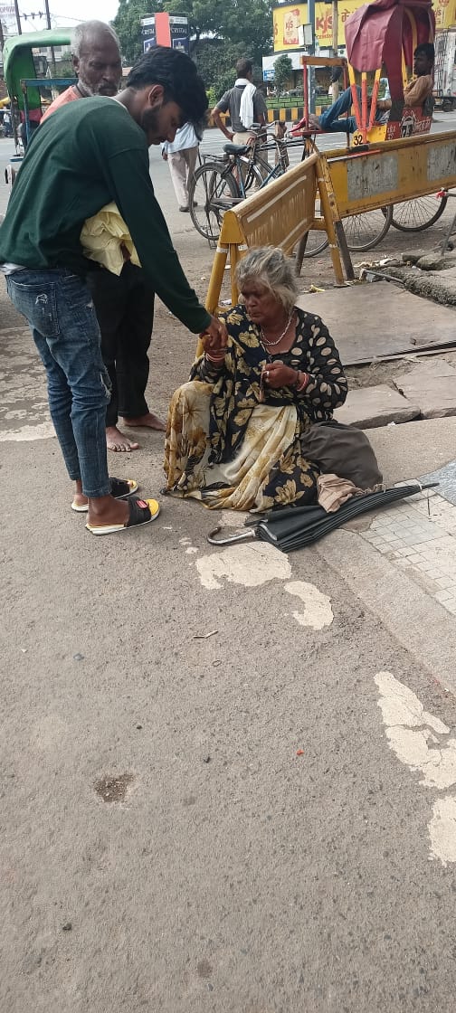 DarpanBank's tweet photo. *#दर्पण_रोटी_बैंक_सेवा_समिति*
*#284_वा_साप्ताह*
*#स्वर्निम_शनिवार*

आज शनिवार को खास बनाने में अंकित साहू जी की तरफ से 60 समोसे वितरण के लिए दिए गए।

और आज हमारे संचालक व सहयोगी *#सुम्मी_आहूजा_जी* की तरफ से उतपम की सामग्री दी गई थी । जिसे आज न बनाते हुए हम रविवार को बना��ंगे। https://t.co/vCbWFIUJQF