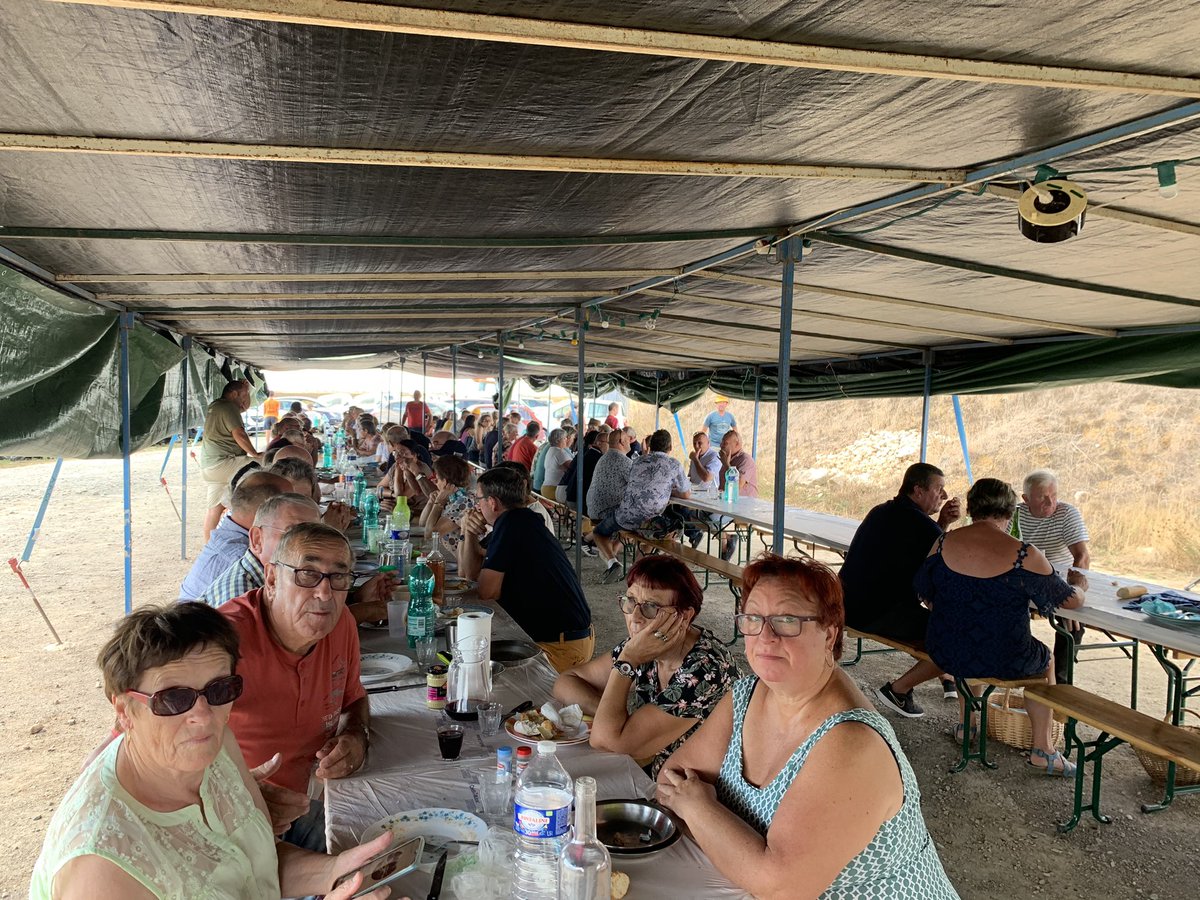 acharpentier85's tweet photo. 🚤 Tres belle fête du Port sur St Michel en l'Herm. Un moment convivial et festif. Bravo à M Gaudin et à son bureau pour la gestion du Port du Chenal Vieux. Merci pour la sortie en mer dans la baie de l’Aiguillon. Toujours un réel plaisir 😊. @pmaraispoitevin 🚤 https://t.co/TKm2ENvXz3